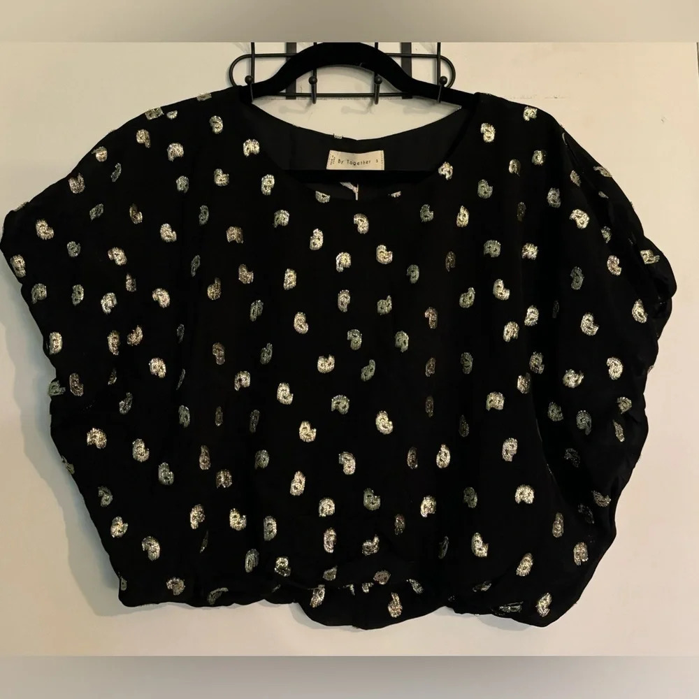 NWT By Together Womens‎ Sz S Silk Beehive Cropped Top Black Gold Short Sleeve